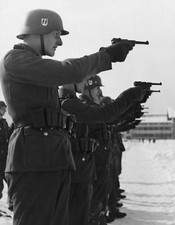 WW2 - Entrainement des SS au tir avec Luger P08