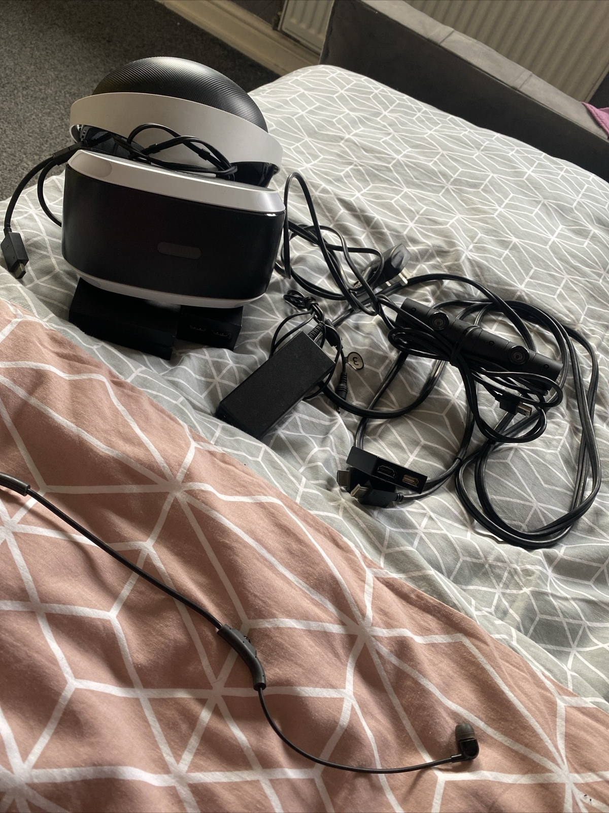 Sony PlayStation 4 VR Headset PS4 V2 Headset Bundle 711719786412 eBay