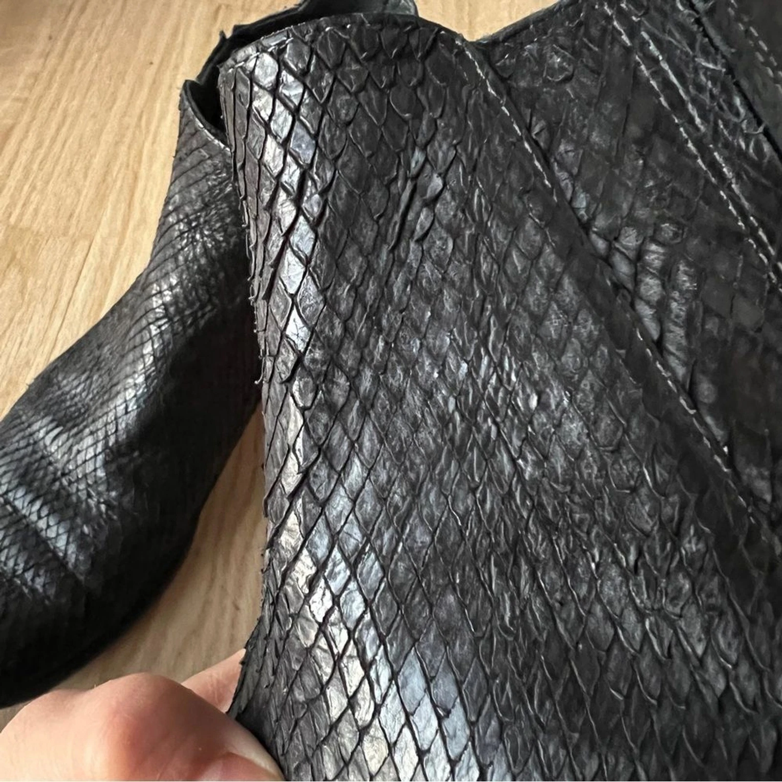 Stuart Weitzman black snake skin flat chelsea boot zip side 7.5M made in spain