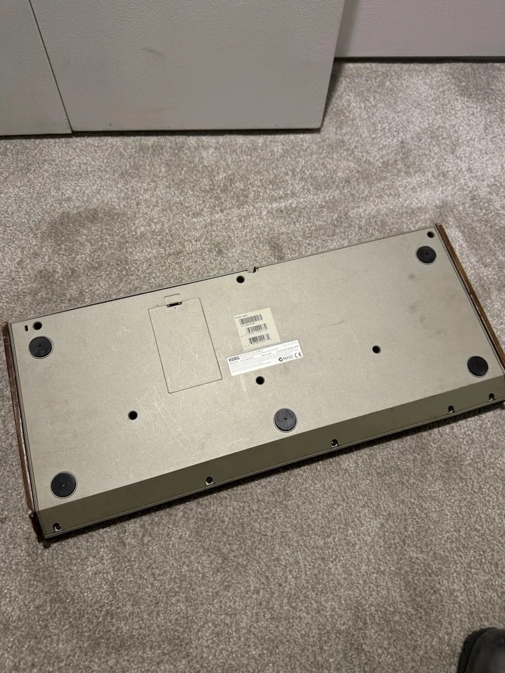 Korg Microkorg Synthesizer Vocoder Keyboard Black/Grey WITH mic + PSU + SOUNDPAK - Image 4 of 4