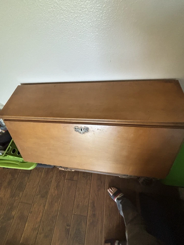 Escritorio de secretaria frontal de teca estilo danés de mediados de siglo con cajones MCM vintage Foto 3 de 4