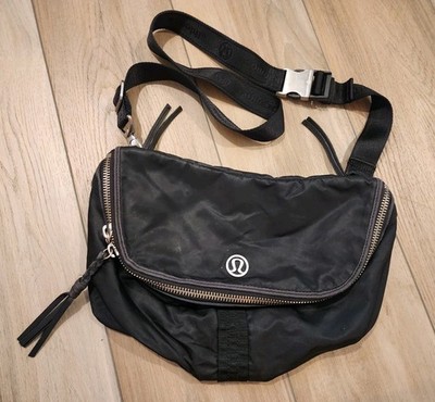 LULULEMON Large Black Good Fortune Fanny Pack Belt Bag Crossbody - Used