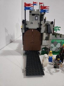 Lego 6081 King's Mountain Fortress - 95% Complete w/ Minifigs READ DESC