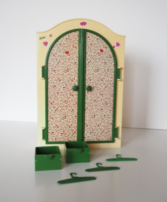 Fleur Kleiderschrank   Vintage Wardrobe 1980 Puppenschrank mit Kleiderbügel