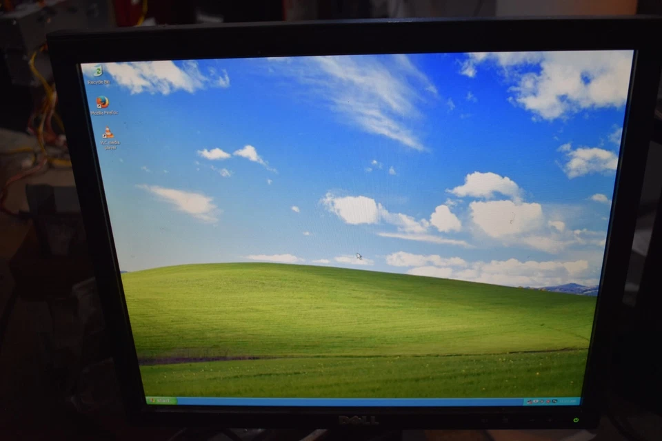 Dell i5 Windows XP Vintage Retro Classic Gaming PC AMD Graphics Windows XP 32bit - Image 2 of 4