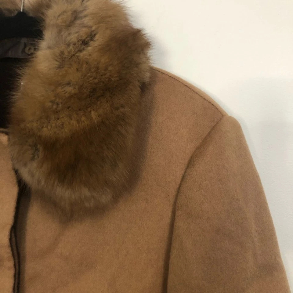 Abrigo de cachemir TSE cuello de piel tostado 12 Foto 2 de 4