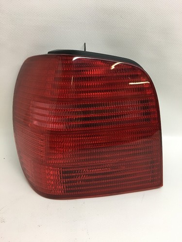 VW Polo III 6N2 Rückleuchte links Rücklicht mit Lampenträger 6N0945095H