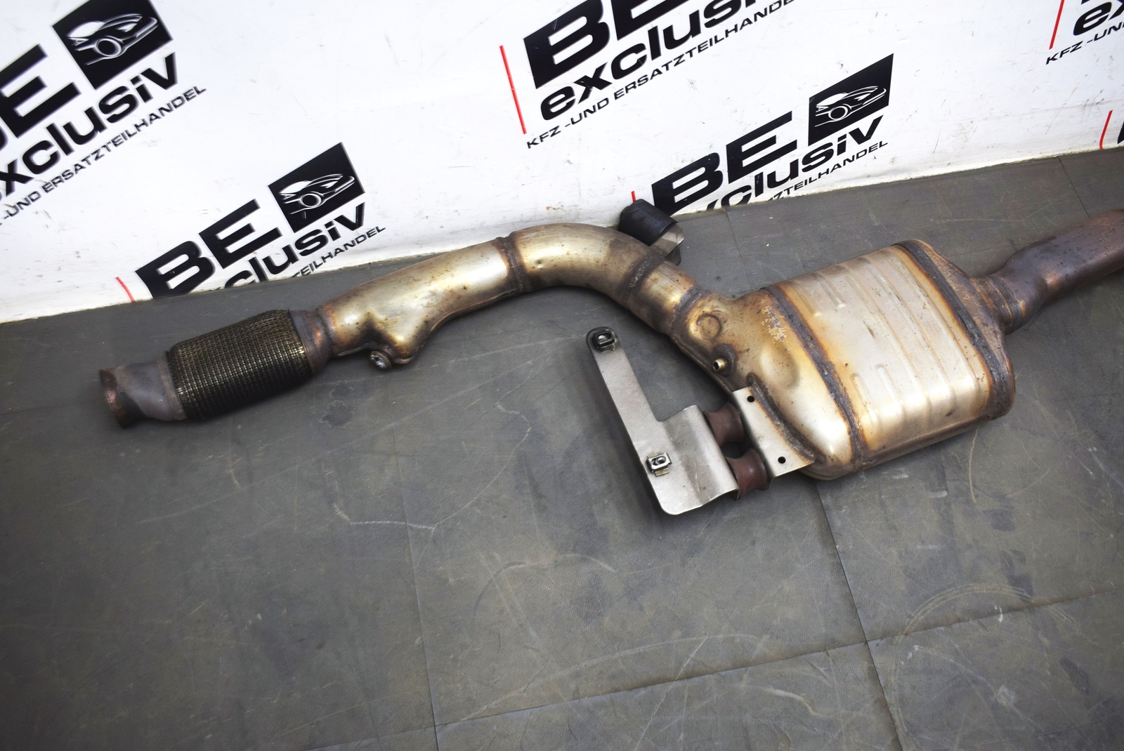 Mercedes-Benz E-klasse W212 Auspuff Mitteltopf Kat A2124909814 