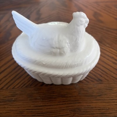 Vintage White Hen On Nest (medium Size)