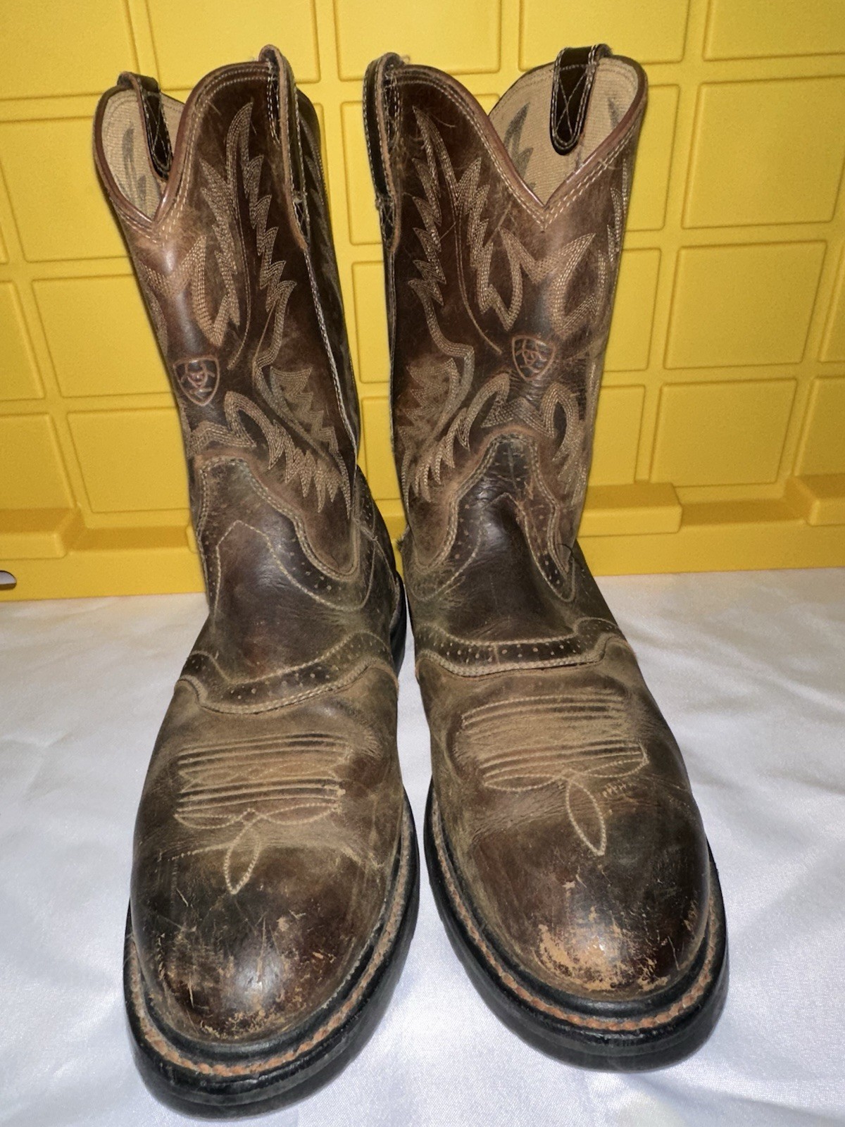 Men's Ariat Work Boots Soft Toe Slip / Oil Resistant Size 13 EE