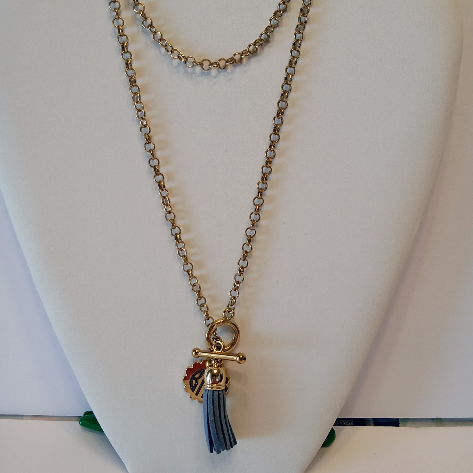 Statement 34" Bar/Ring Grey Leather Scalloped Dis… - image 9