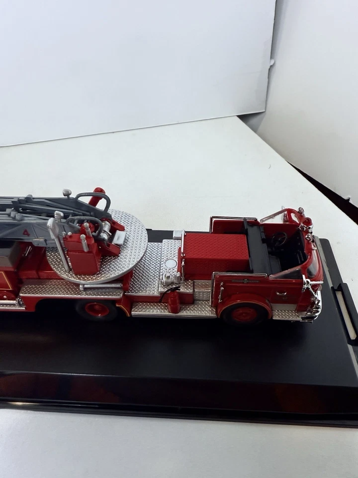 CODE 3 1/64 SCALE SAN FRANCISCO TRUCK 4 AMERICAN LAFRANCE 900 SERIES VERY NICE ! - Image 3 of 4