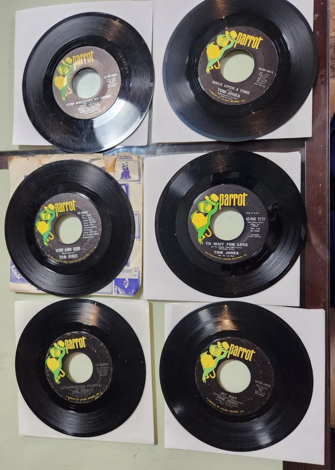 TOM JONES/ENGELBERT HUMPERDINCK LOT - 37 Record Lot (45's) 1960s & 1970s 7 inch Foto 4 de 4