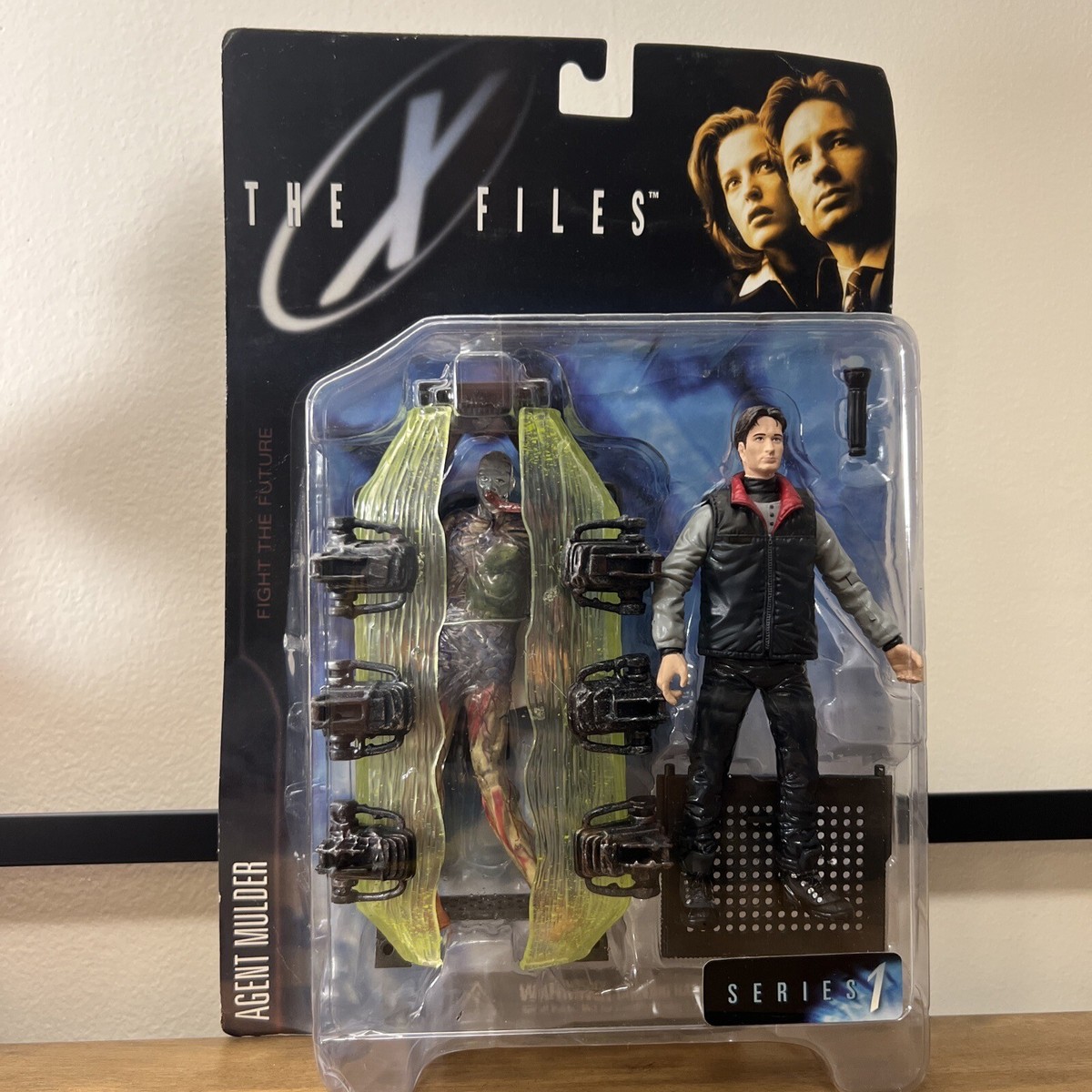 The X Files Action Figure Agent Fox Mulder & Alien McFarlane Toys