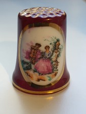Porzellan Fingerhut Bordeaux mit Motiv