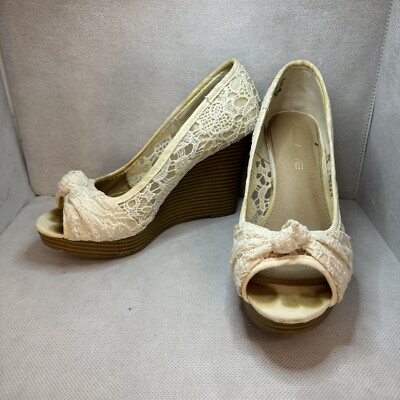 AMERICAN EAGLE KRISSY WEDGE IVORY CROCHETED LACE PEEP TOE HEELS WOMEN SIZE 6.5
