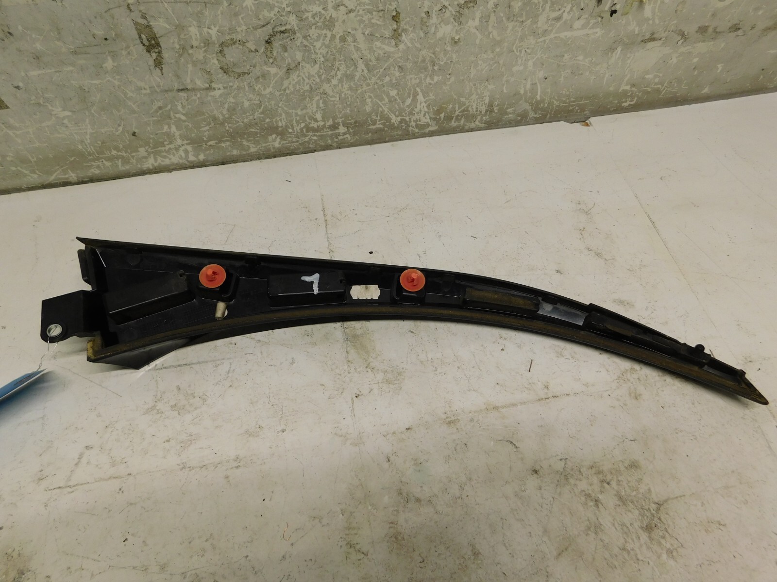 MASERATI LEVANTE TAILGATE LIFTGATE BACK DOOR LEFT SPOILER MOLDING OEM 2017-2020