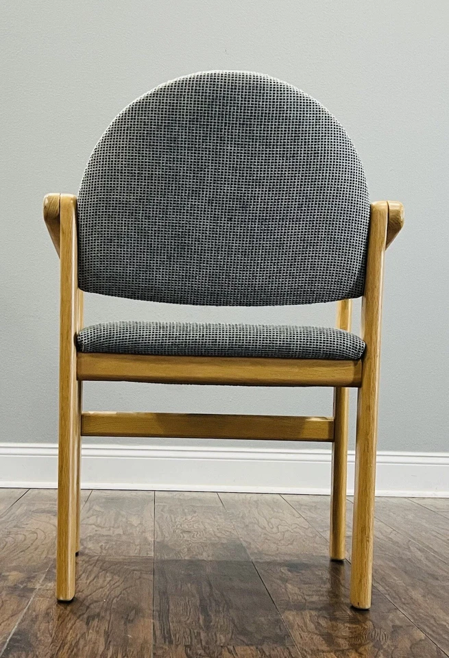 Silla de cena de oficina estilo danés moderno con brazo de Worden Holland Michigan Foto 4 de 4