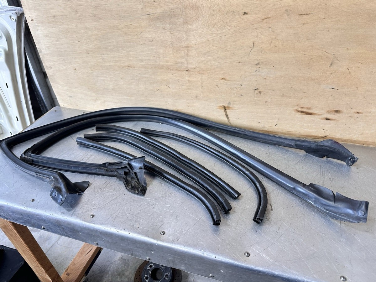 95-98 Nissan 240SX S14 OEM Door Seal Weather Stripping PAIR set
