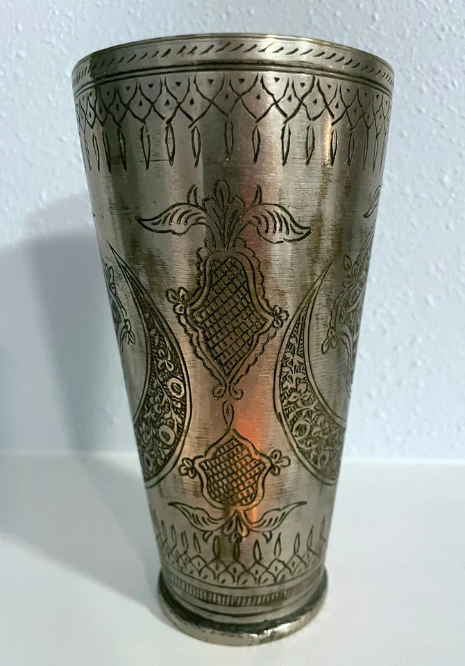 Taza de vaso grabada estilo mogol de latón de colección 6,5" diseño floral islámico Foto 4 de 4