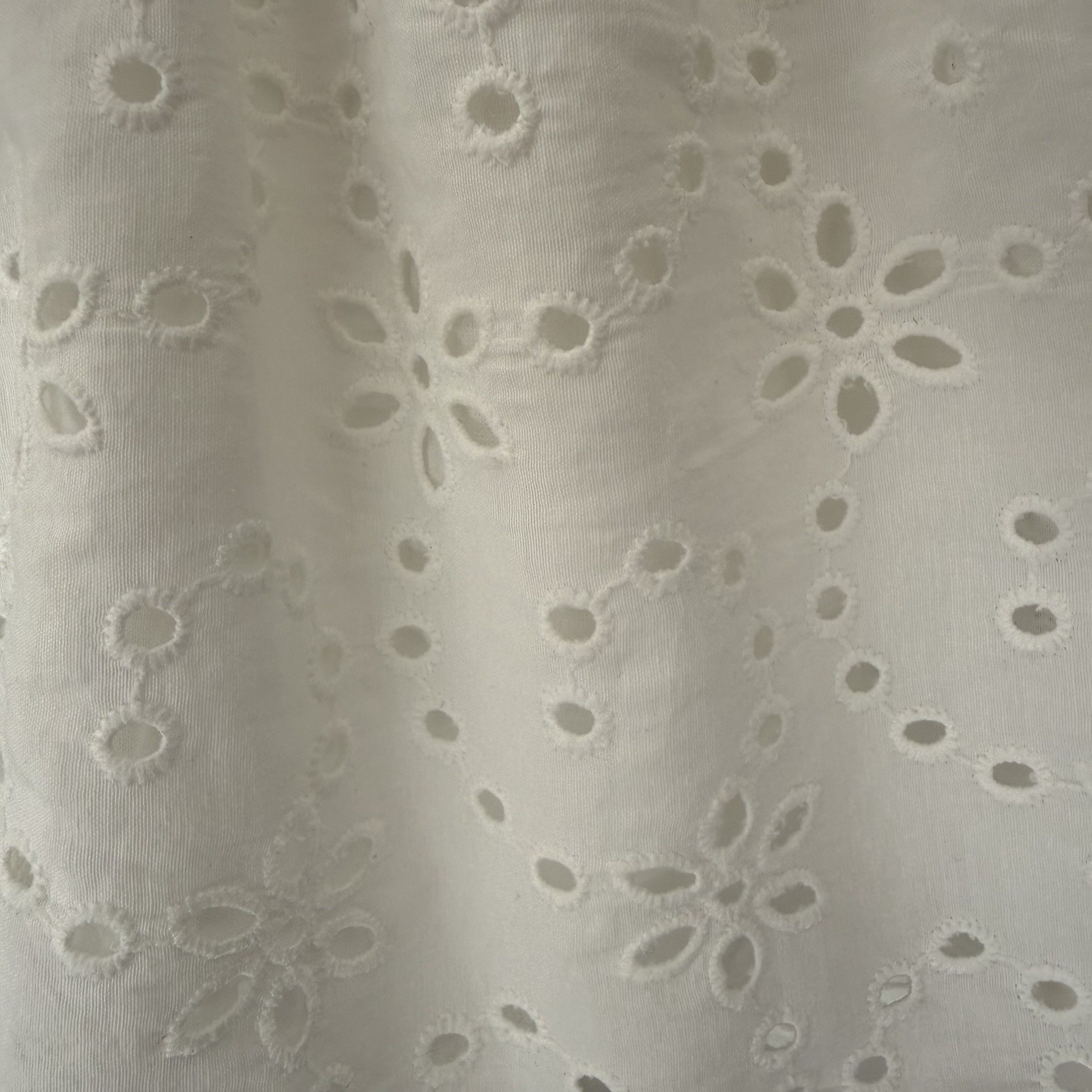 NEW ZARA Girls White Eyelet Floral Cotton Skirt Size 4-5 Elastic Waist thumbnail 2