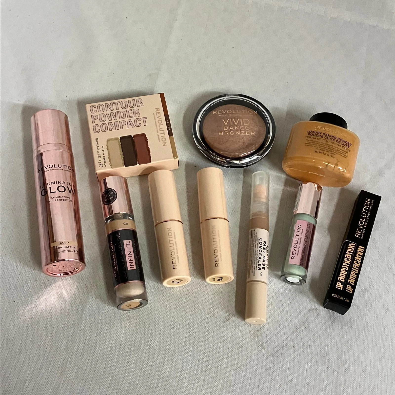 Revolution Set Glow, Contour, Conceal & More 10-Piece Full Face Makeup New
Opens in a new window or