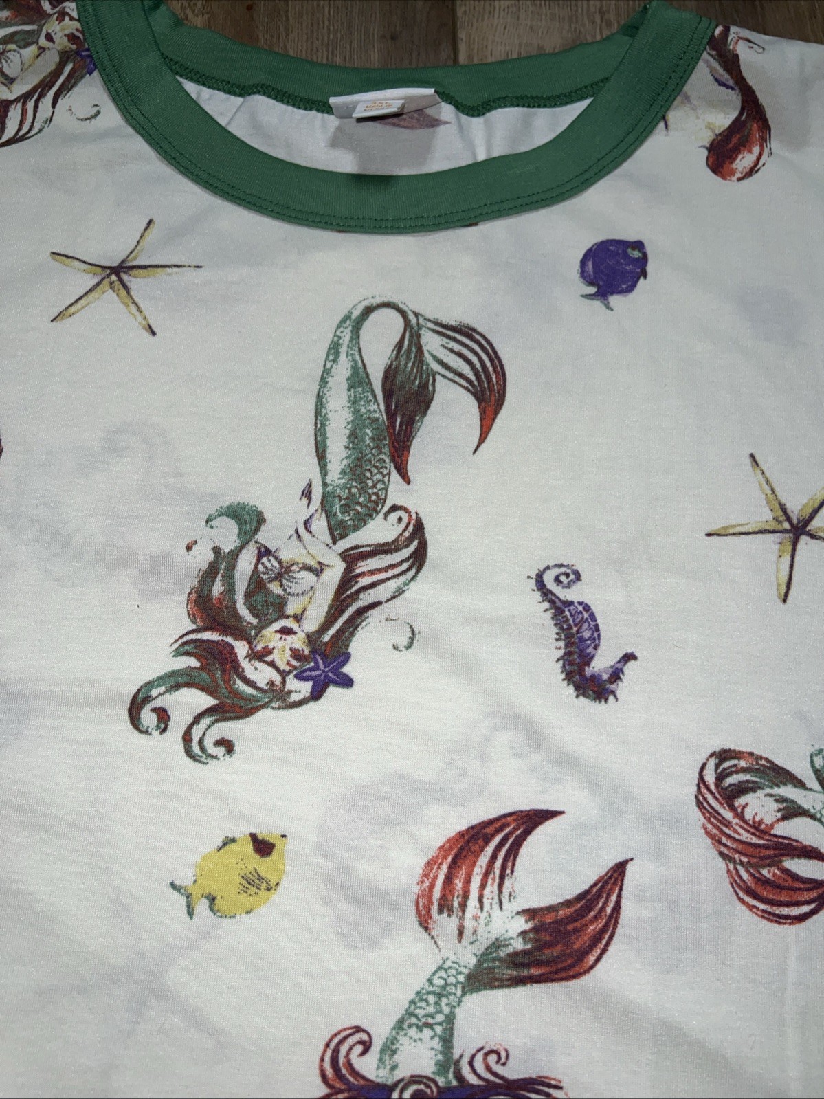 Lularoe Liv Shirt Ivory Green Mermaid Shells 🐚 Nautical Fish 3XL 24/26/28 3X image 4