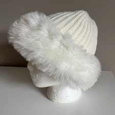 Vintage Fluffy White Fur Rimmed Winter Hat Isotoner Retro Apres Ski Snow Bunny