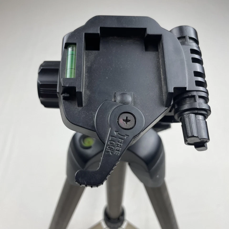 Dynex Universal Professional 60" Tripod DX-TRP60 GOLD WITH QUICK RELEASE PLATE - Image 3 of 4