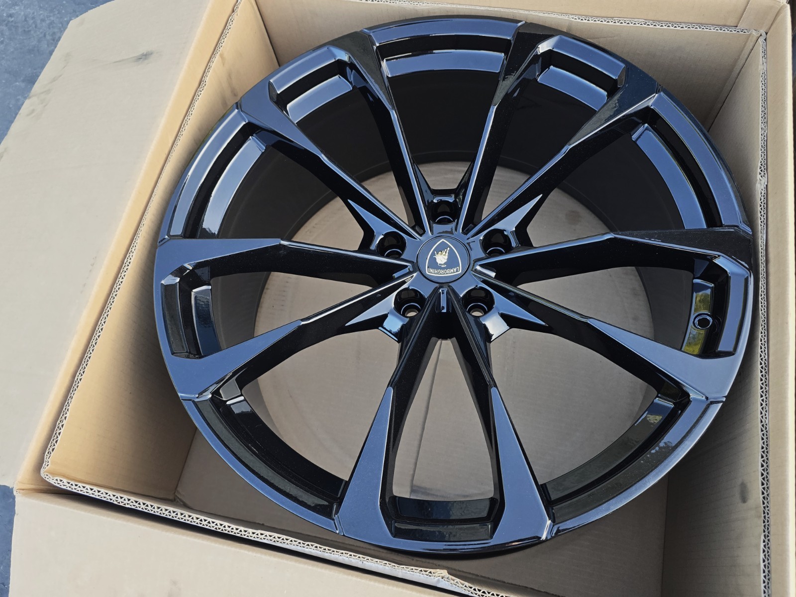 23" Lamborghini URUS black OEM factory wheels