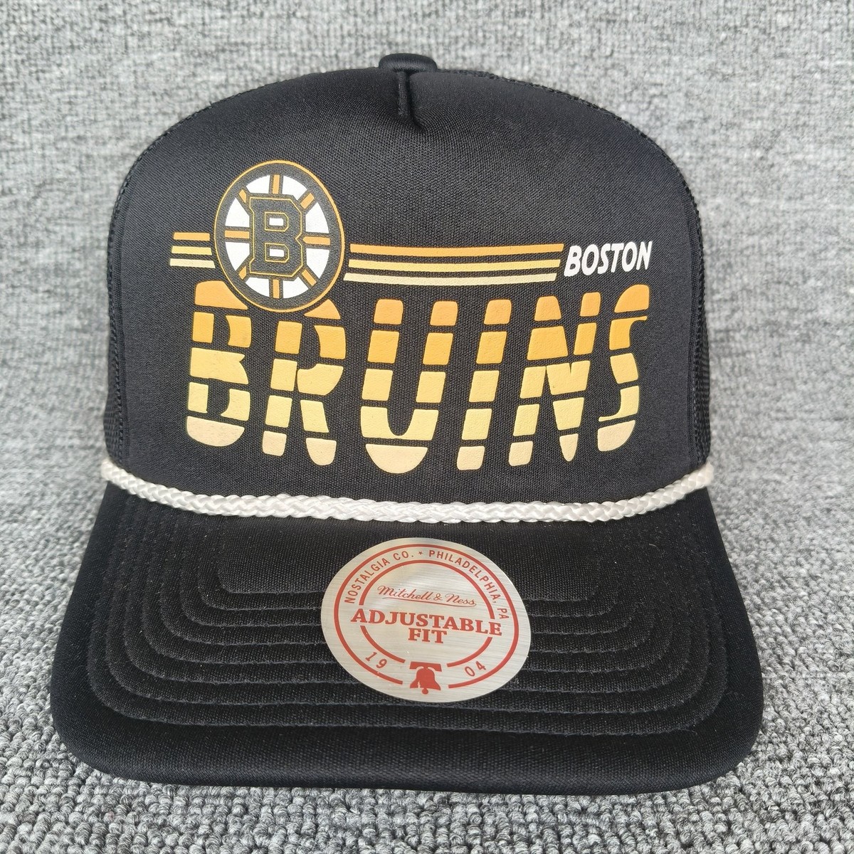 Mitchell & Ness Boston Bruins NHL Trucker Hat Black Adjustable