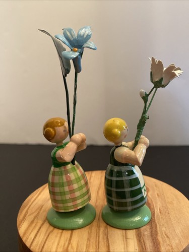 2 Vtg Erzgebirge Wooden Child Girls w/Flower Figurine Hand Painted Germany - Picture 2 of 16