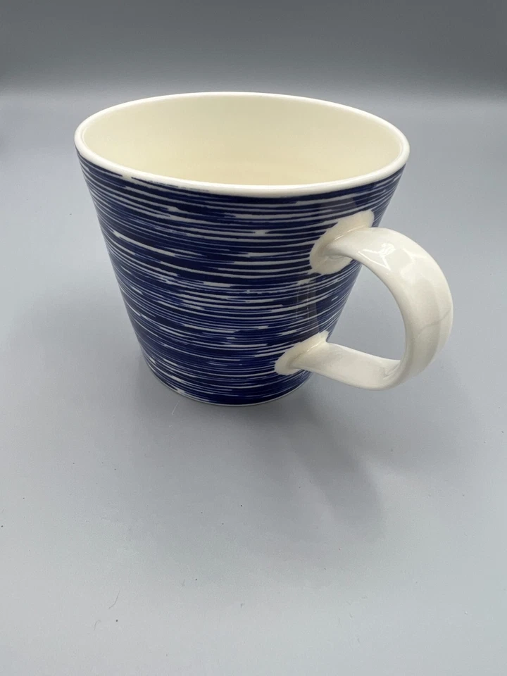 Taza de té de café Royal Doulton Pacific azul a rayas, 3 1/4" de alto, 4" de diámetro Foto 3 de 4