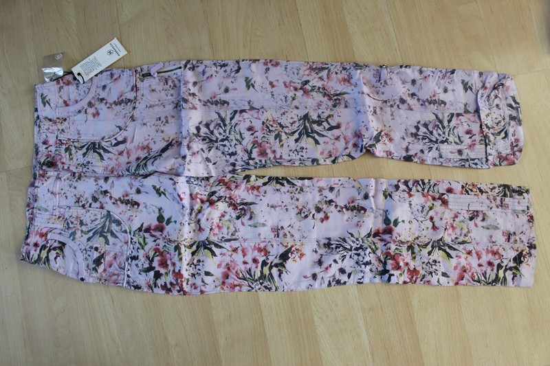 Anthropologie Marrakech Floral Anna Stretch  Capri Pant size 27 NWT