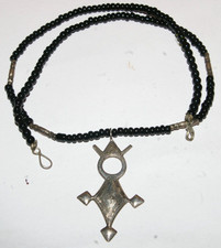 collier ethnique Touareg avec CROIX D'AGADES en argent