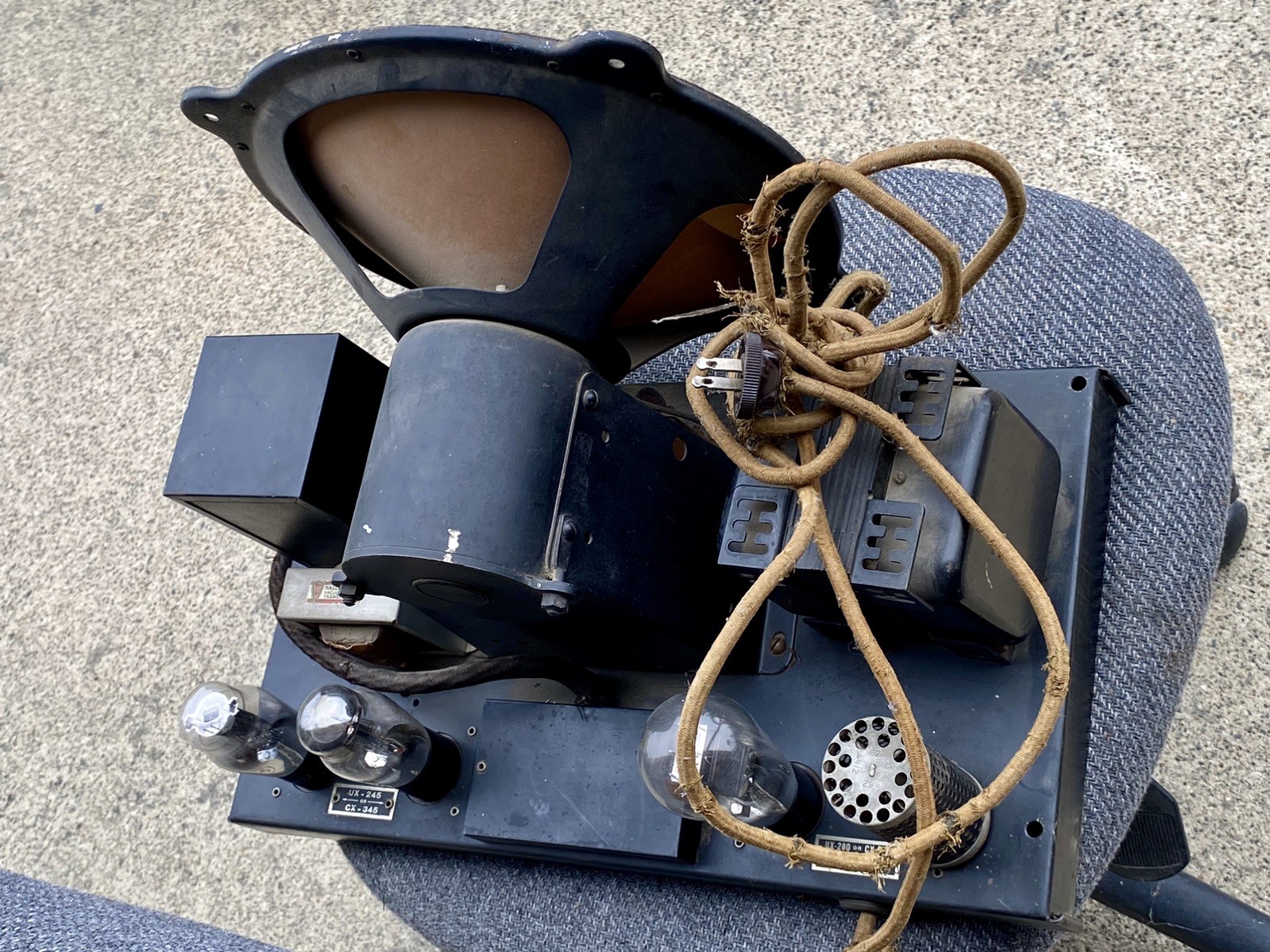 Antique audiophlie Speaker with vacuum tube amplifier  made in usa #0062