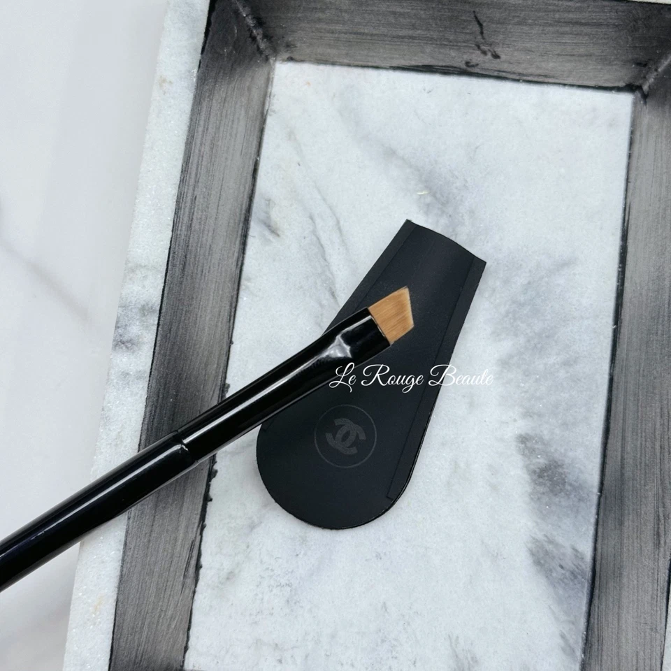 Cepillo delineador de ojos en ángulo Chanel Les Pinceaux De Chanel Nº 206 - Cejas Foto 3 de 4