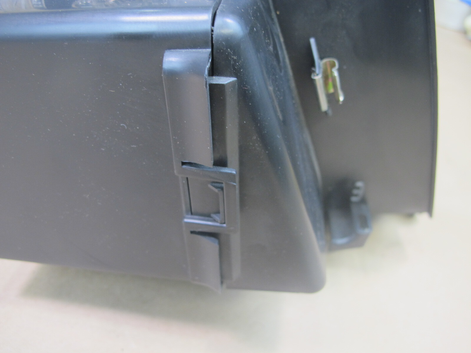 🥇0308 BMW E85 Z4 REAR CENTER CONSOLE COMPARTMENT STORAGE TRAY BIN