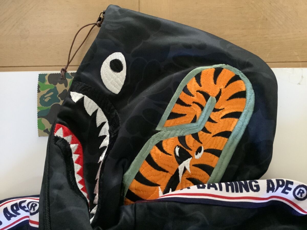 Authentic ape bape solid camo relaxed fit shark full zip Authentic ape bape solid camo relaxed fit shark full zip