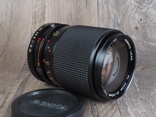 Obiettivo Yashica, ML 35-105mm f3.5-4.5 Macro. Supporto Yashica/Contax. Made in Japan.