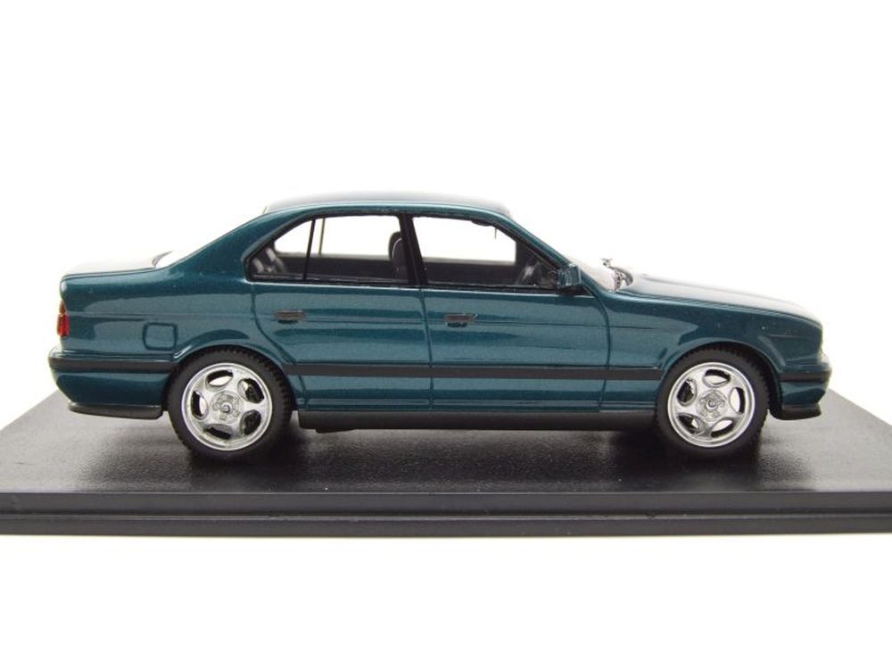BMW M5 E34 1994 dunkelgrün metallic Modellauto 1:43 Neo Scale 