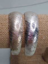 1-Pair Vintage Textured Silver Tone Hoop Earrings - One Size