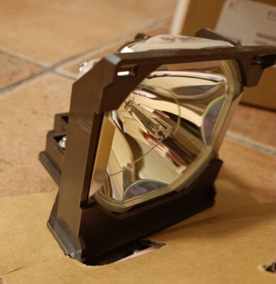 Epson ELPLP04 Beamer Lampe Ersatzlampe Lampenmodul Metalldampflampe 150W UHE