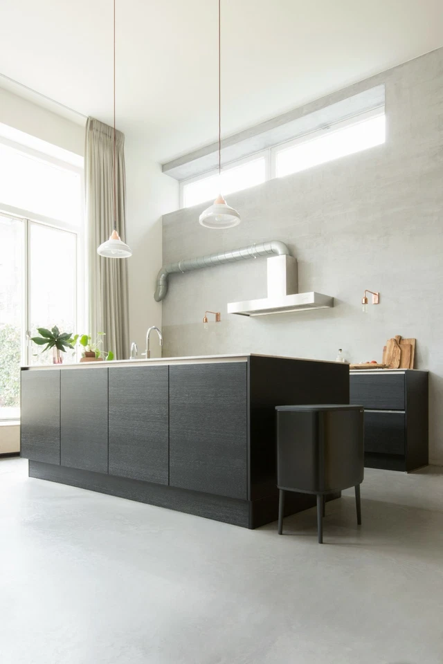 Cubo de cocina Brabantia Touch en patas 36L | Negro mate Foto 4 de 4