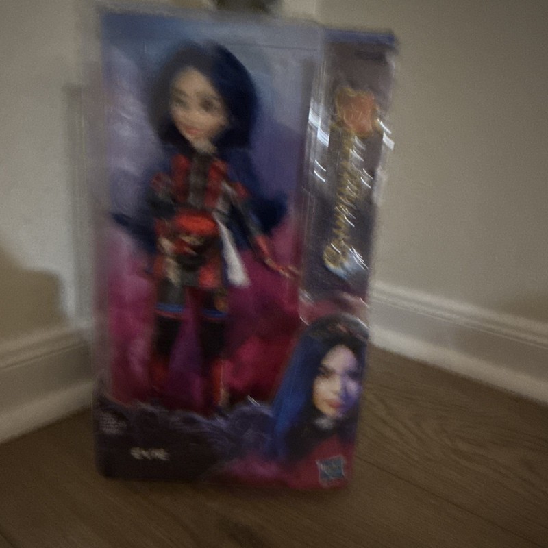 Disney Descendants 3 Evie 11in Fashion Doll Blue Straight Hair Articulated NIB