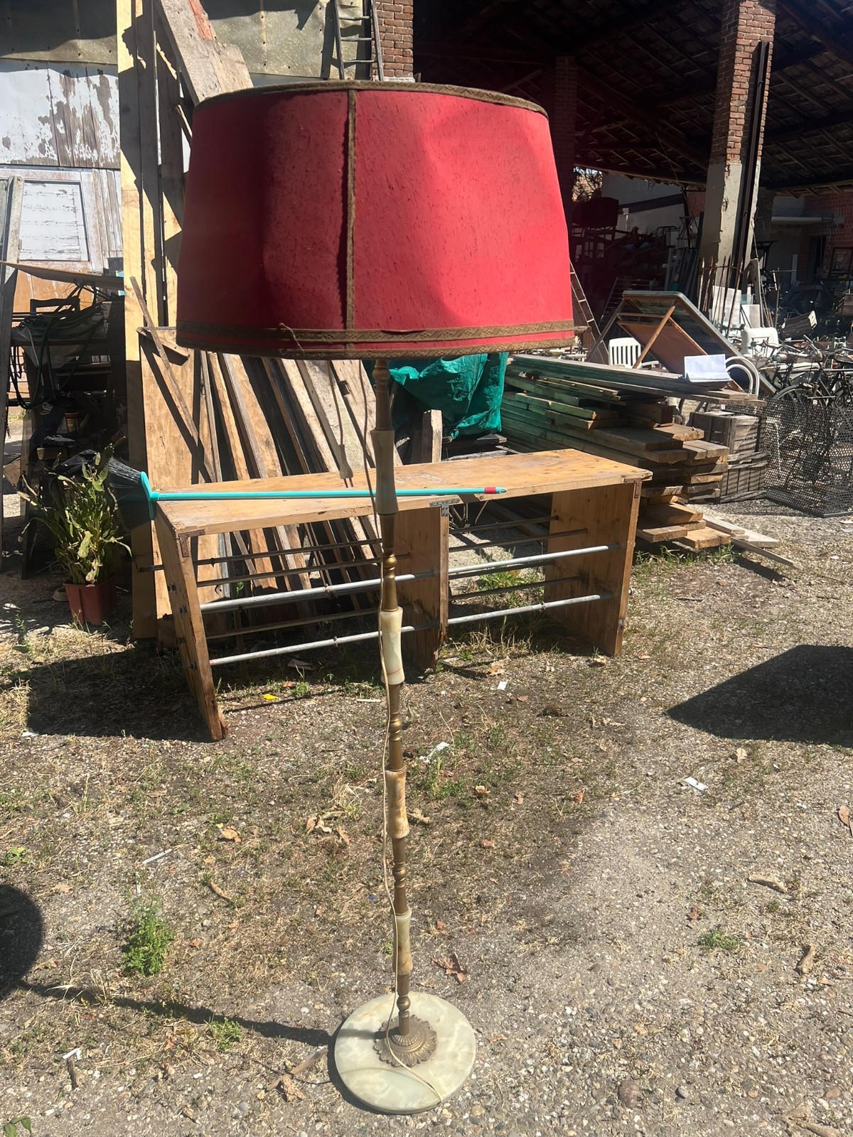 Lampada da terra in metallo e onice anni '50
