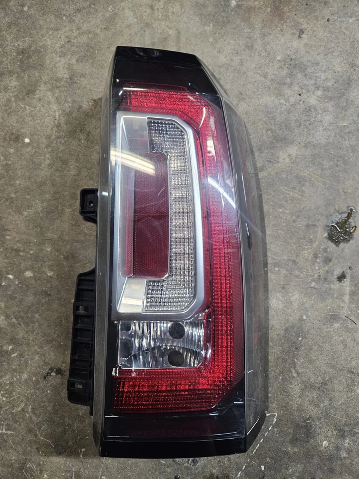 原始设备制造商 2015 - 2020 年 GMC YUKON/YUKON XL DENALI PASSENGER 尾灯固定! — 第 2/4 张图片