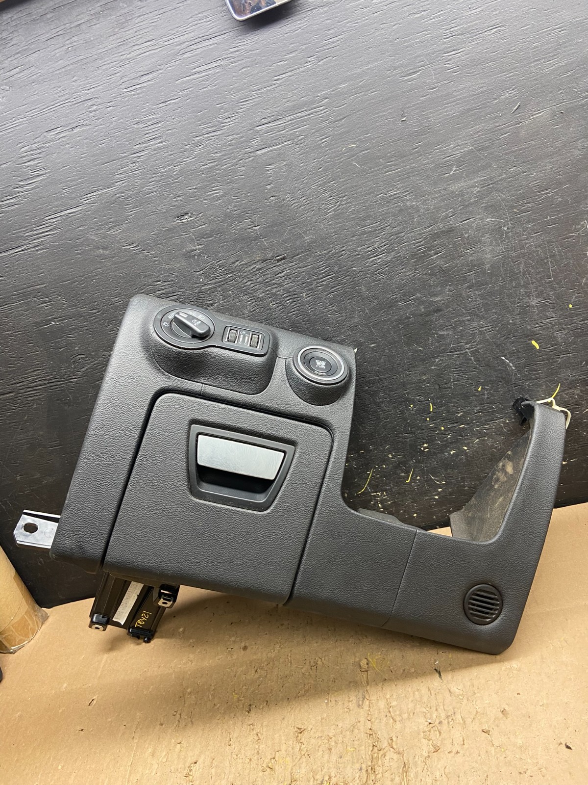 2014-2017 Maserati Ghibli Left Driver Front Dash Knee Headlight Switch T8421 DG