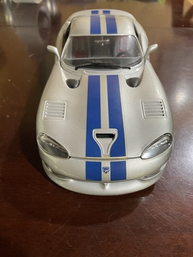 Burago 1:18 Scale Dodge Viper GTS Coupe Diecast Model Race Car