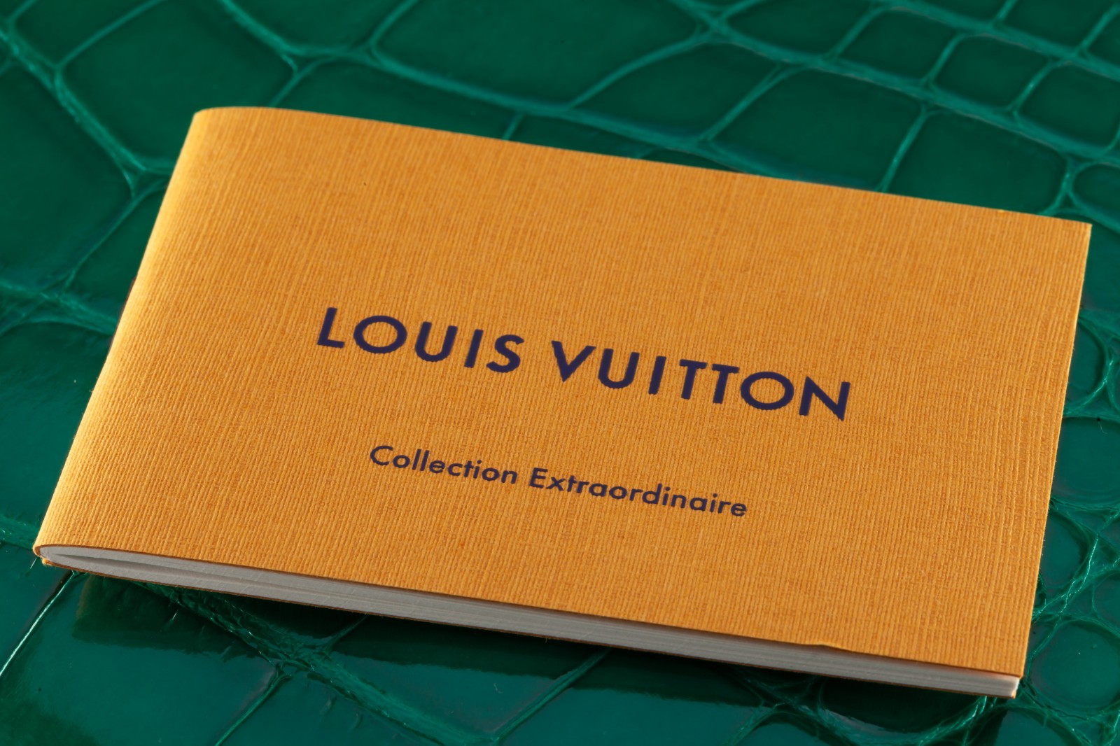 Louis Vuitton Green Alligator MM Capucines Purse Gold HW Box Dustbag Strap image 7
